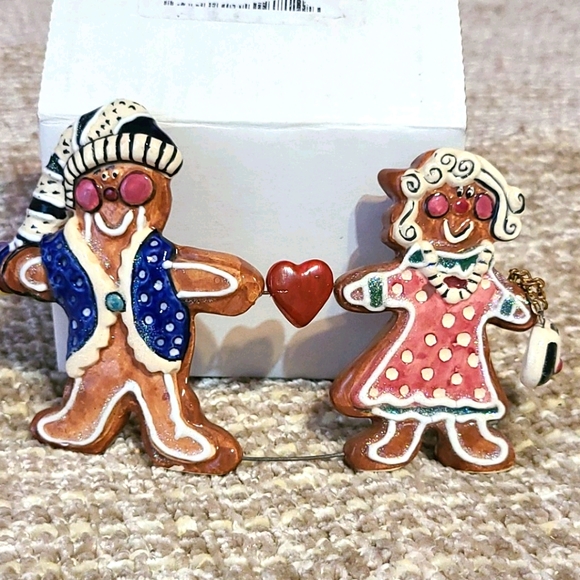 Adorable Blue Sky gingerbread boy & girl
